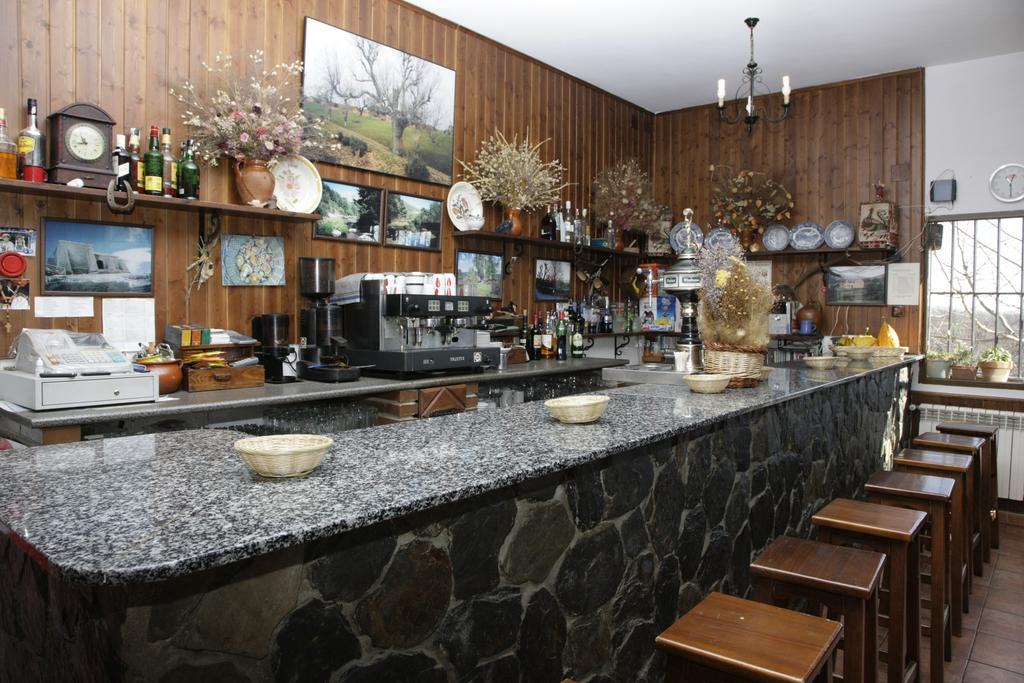 Hostal Restaurante Alto Rey Arroyo de las Fraguas Exterior foto